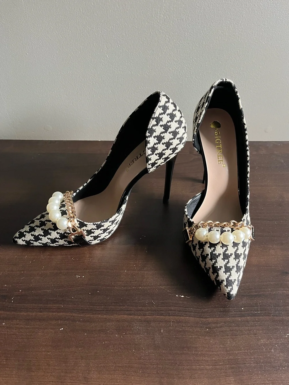 NWT Bigtree Houndstooth Pumps Size 37